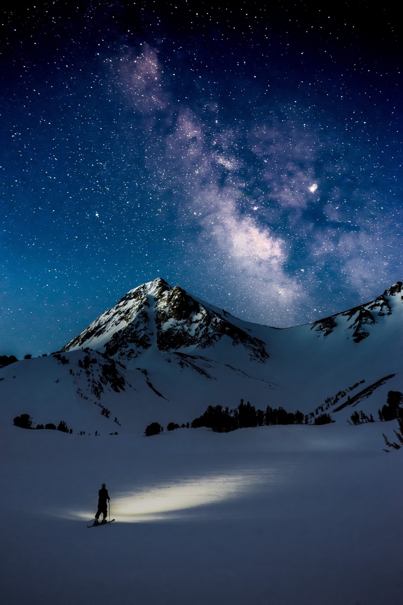 cross country skiing under a starry winter sky at night_ robson-hatsukami-morgan-bkdzvgBB7rQ-unsplash